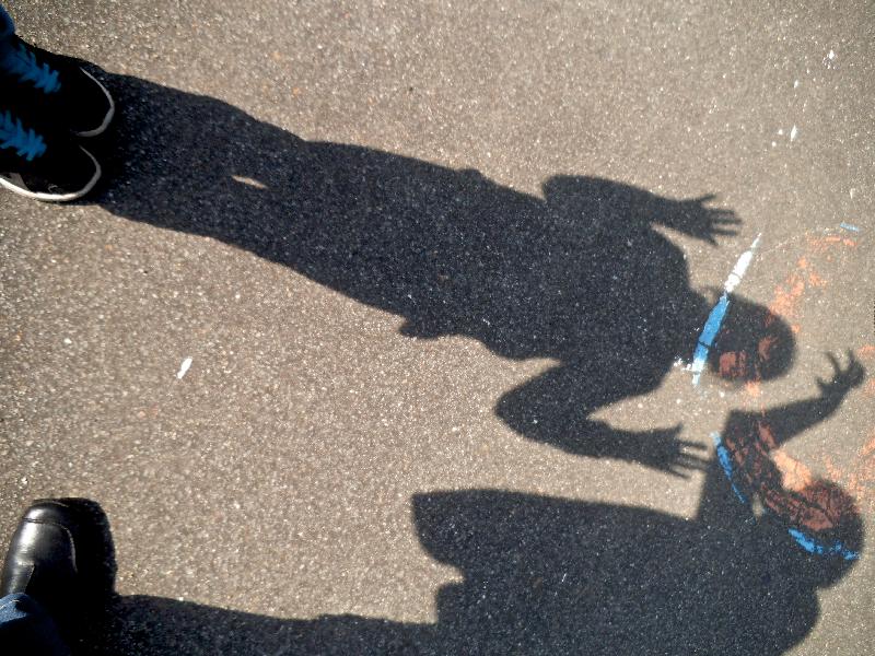 Foto Schatten auf Schulhof